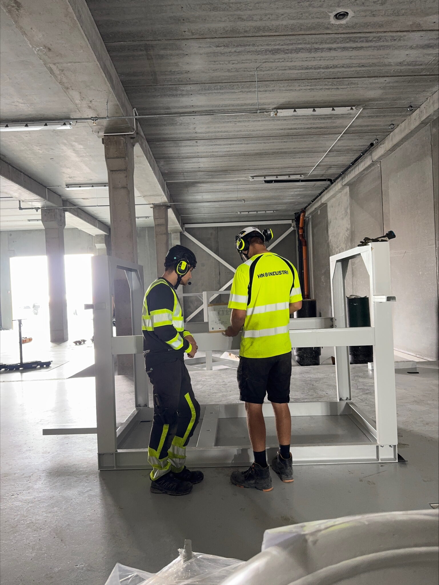 Hn Industri som står å jobber